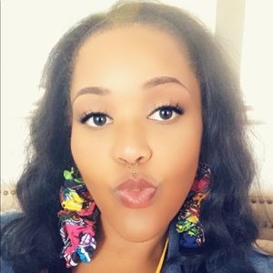 Meet your Posher, Elaine